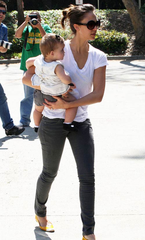 Jessica Alba paparazzi