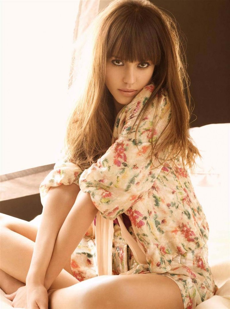 Jessica Alba really hot
