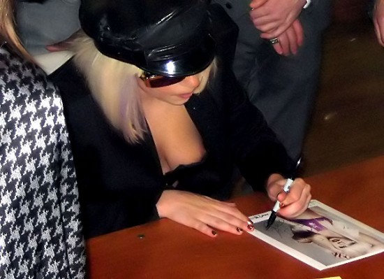 ladygaga nipple slip