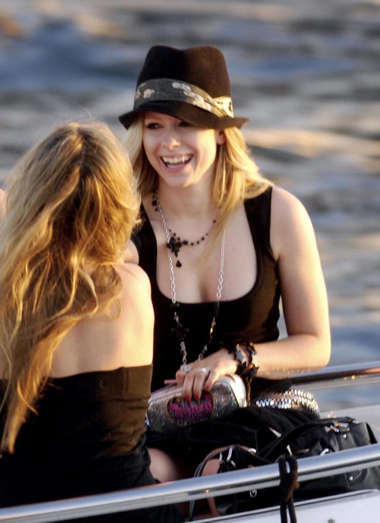 Avril Lavigne big tits Avril Lavigne big tits