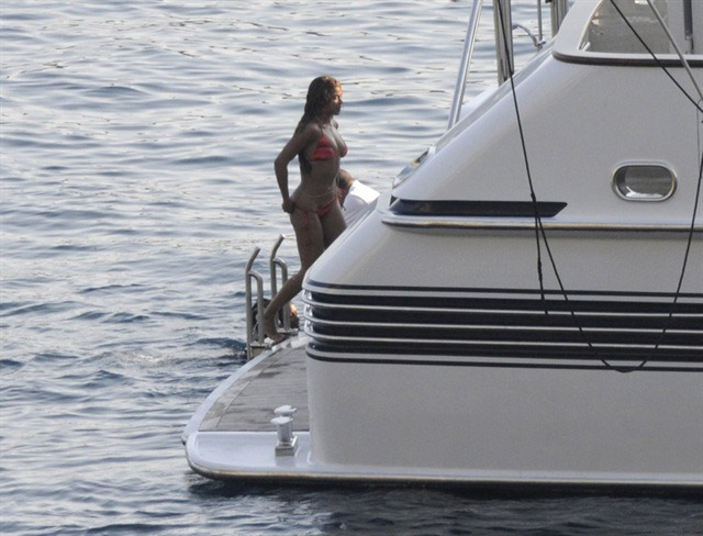 Beyonce Knowles hot bikini
