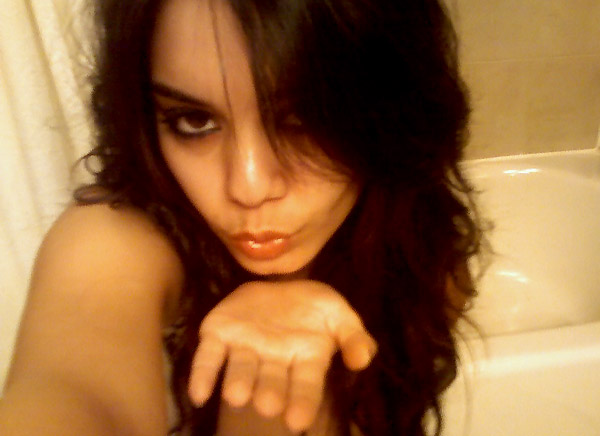 Vanessa Hudgens kiss