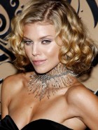 AnnaLynne McCord leggy