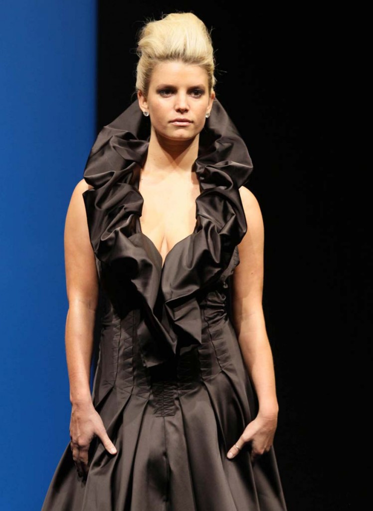 Jessica Simpson cleavage Jessica Simpson cleavage