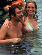 julia-roberts-bikini-2