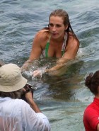 julia-roberts-bikini-3