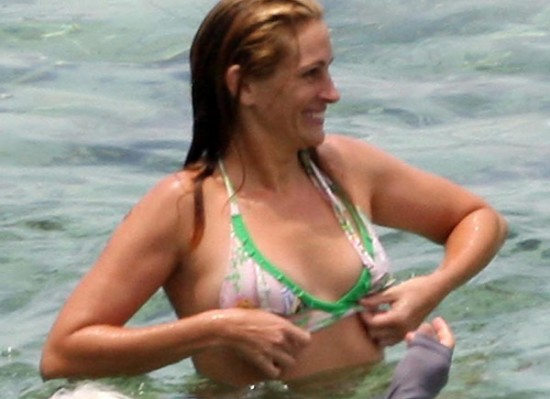It's been a while since I've had seen any pictures of Julia Roberts a long It's been a while since I've had seen any pictures of Julia Roberts a long