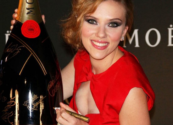 Scarlett Johansson hot