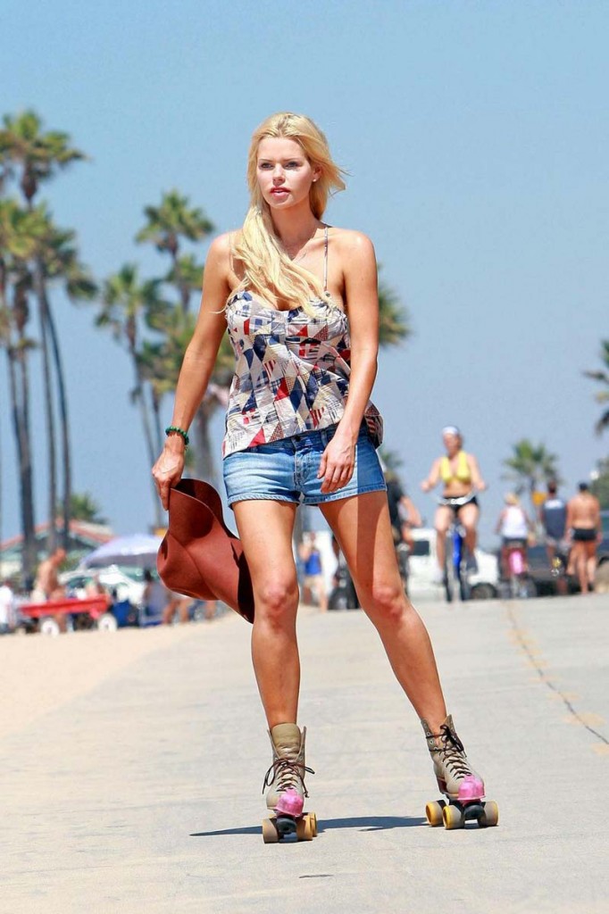Sophie Monk rollergirl Sophie Monk rollergirl