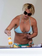 britney-spears-bikini-4