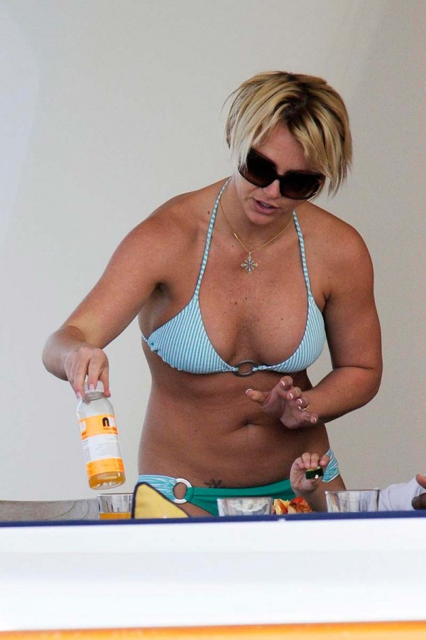britney-spears-bikini-4 britney-spears-bikini-4