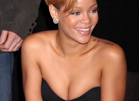 Rihanna cleavage Rihanna cleavage