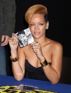 Rihanna cleavage Rihanna cleavage