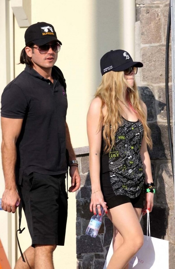 Avril Lavigne beach