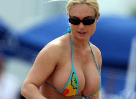 Here is Nicole Austin in bikini on the beach in Miami 