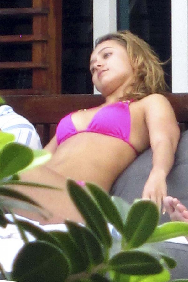 Hayden Panettiere pink bikini Hayden Panettiere pink bikini