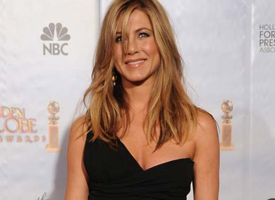 Jennifer Aniston leggy