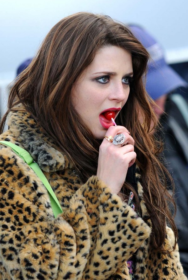 Mischa Barton cleavage