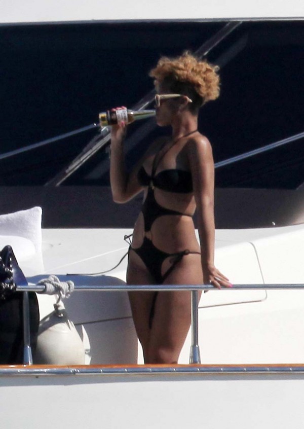 Rihanna black bikini