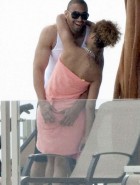 Rihanna kisses boyfriend