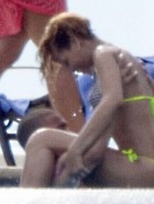 Rihanna kisses boyfriend