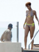 Rihanna kisses boyfriend
