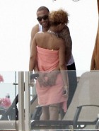 Rihanna kisses boyfriend
