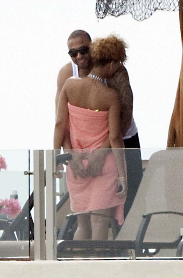 Rihanna kisses boyfriend Rihanna kisses boyfriend