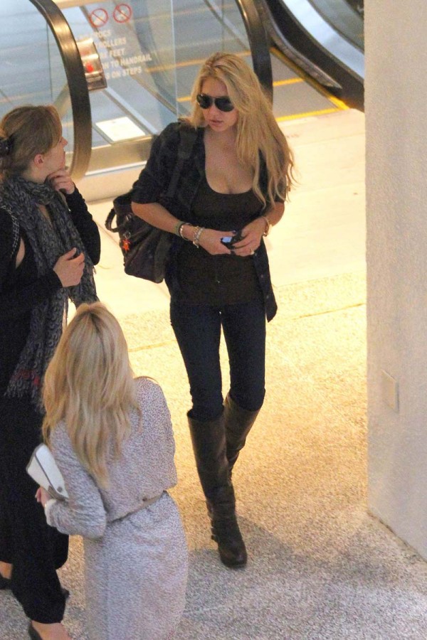 Anna Kournikova boots