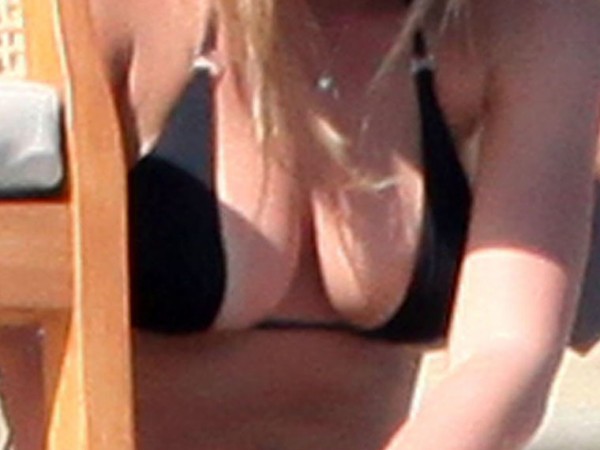 Bar Refaeli boobies