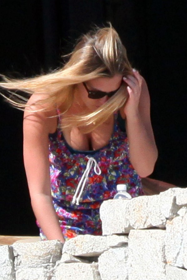 Bar Refaeli cleavage Bar Refaeli cleavage