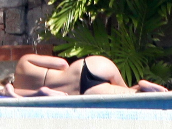 Bar Refaeli hot ass