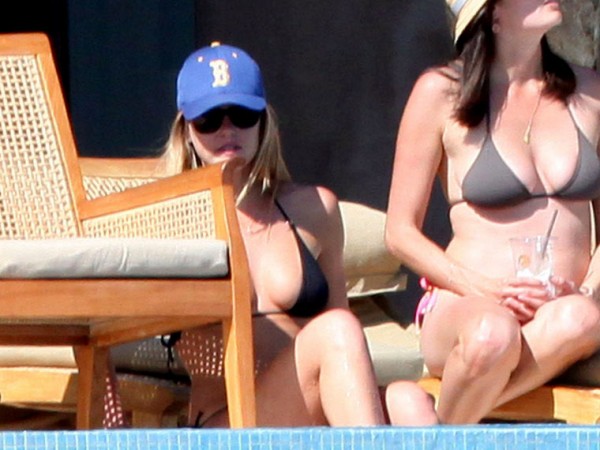 Bar Refaeli mexico