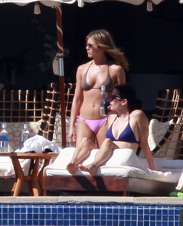 Jennifer Aniston bikini Jennifer Aniston bikini