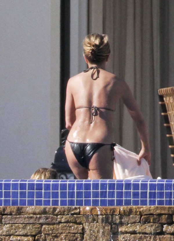 Jennifer Aniston hot