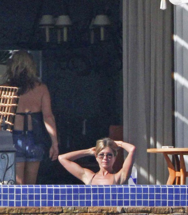 Jennifer Aniston hot