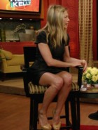 Jennifer Aniston leggy