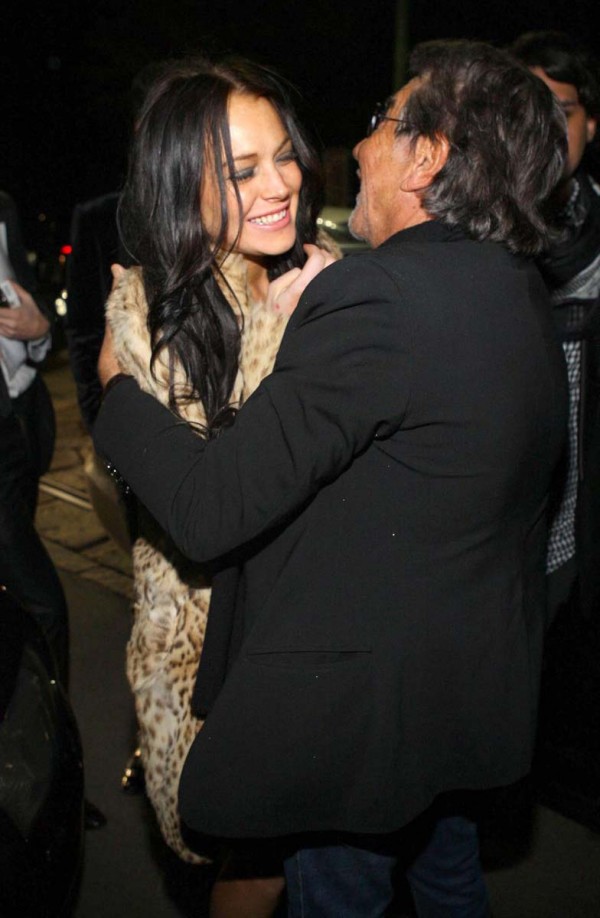 Lindsay Lohan kisses