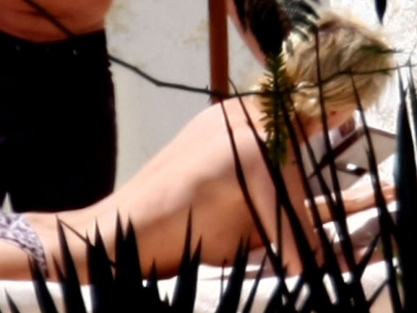 Paris Hilton naked