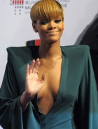 Rihanna big cleavage Rihanna big cleavage