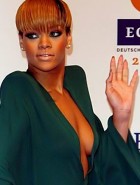 Rihanna sideboob Rihanna sideboob