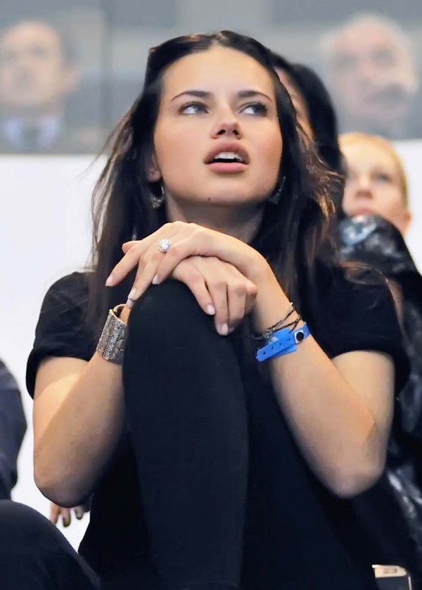 Adriana Lima sexy face