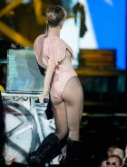 Rihanna masturbates