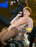 Rihanna masturbates