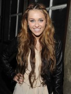 Miley Cyrus upskirt Miley Cyrus upskirt