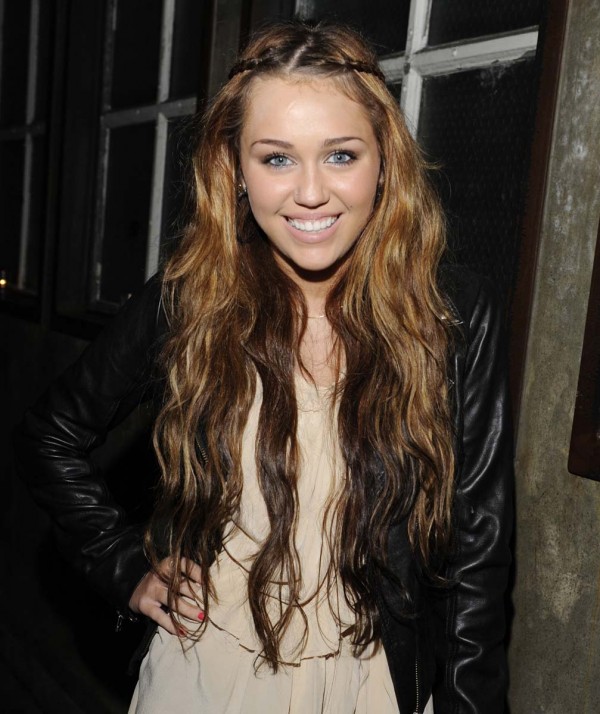 mileycyrusupskirt3jpg mileycyrusupskirt3jpg