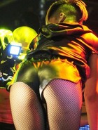 Rihanna rocks out Rihanna rocks out