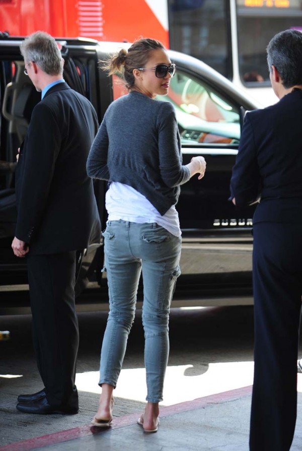 Jessica Alba sexy butt