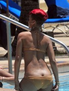 Rihanna ass cleavage