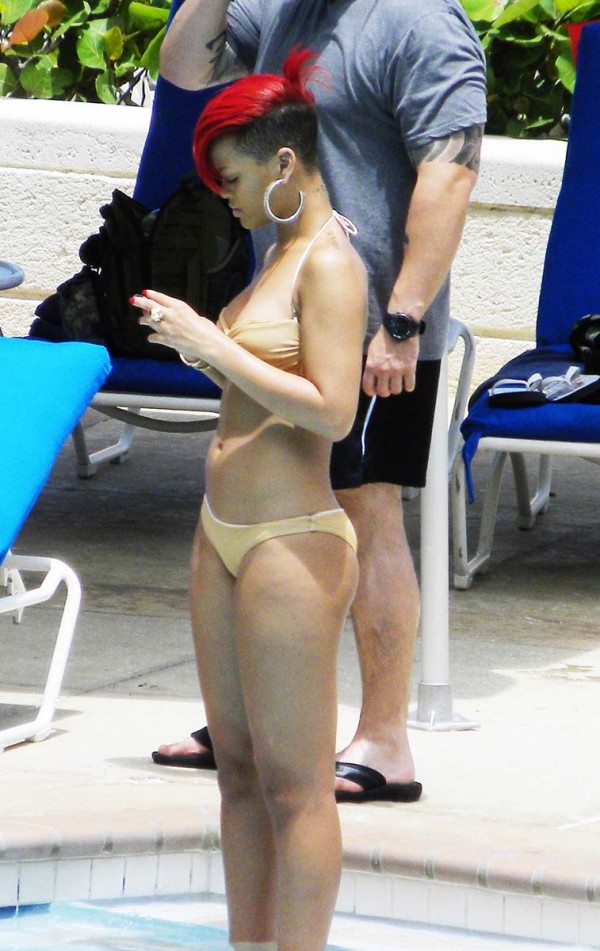 Rihanna pool Rihanna pool